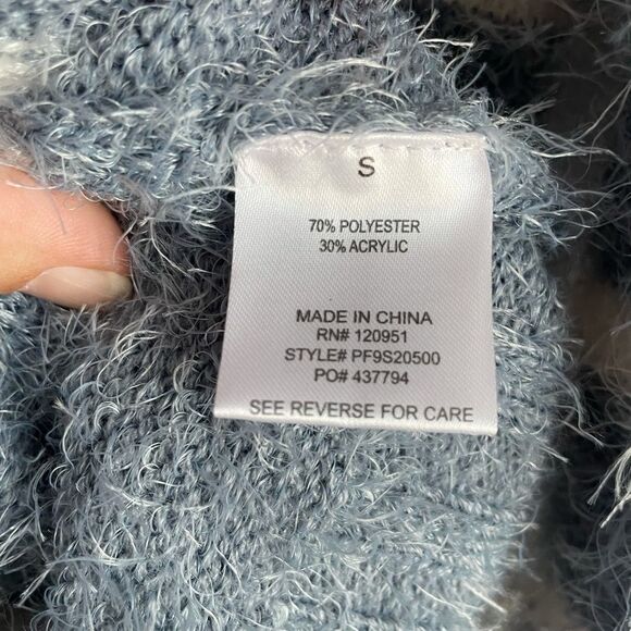 🟢Pink Rose Blue & White Fuzzy V Neck Sweater S - Picture 6 of 7